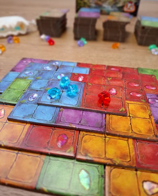 White Goblin Games - Pyramido: Verloren Schatten - familiespel - 1 tot 4 spelers - 45 minuten - jaar