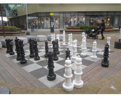 XXXL Giga Schaakset, tot 94 cm hoog, UV bestendig Standaard - Ubergames - Kwaliteit Spellen - Ultra gedetailleerd - UV bestendig dus lang mooi - Vulbaar met water of zand